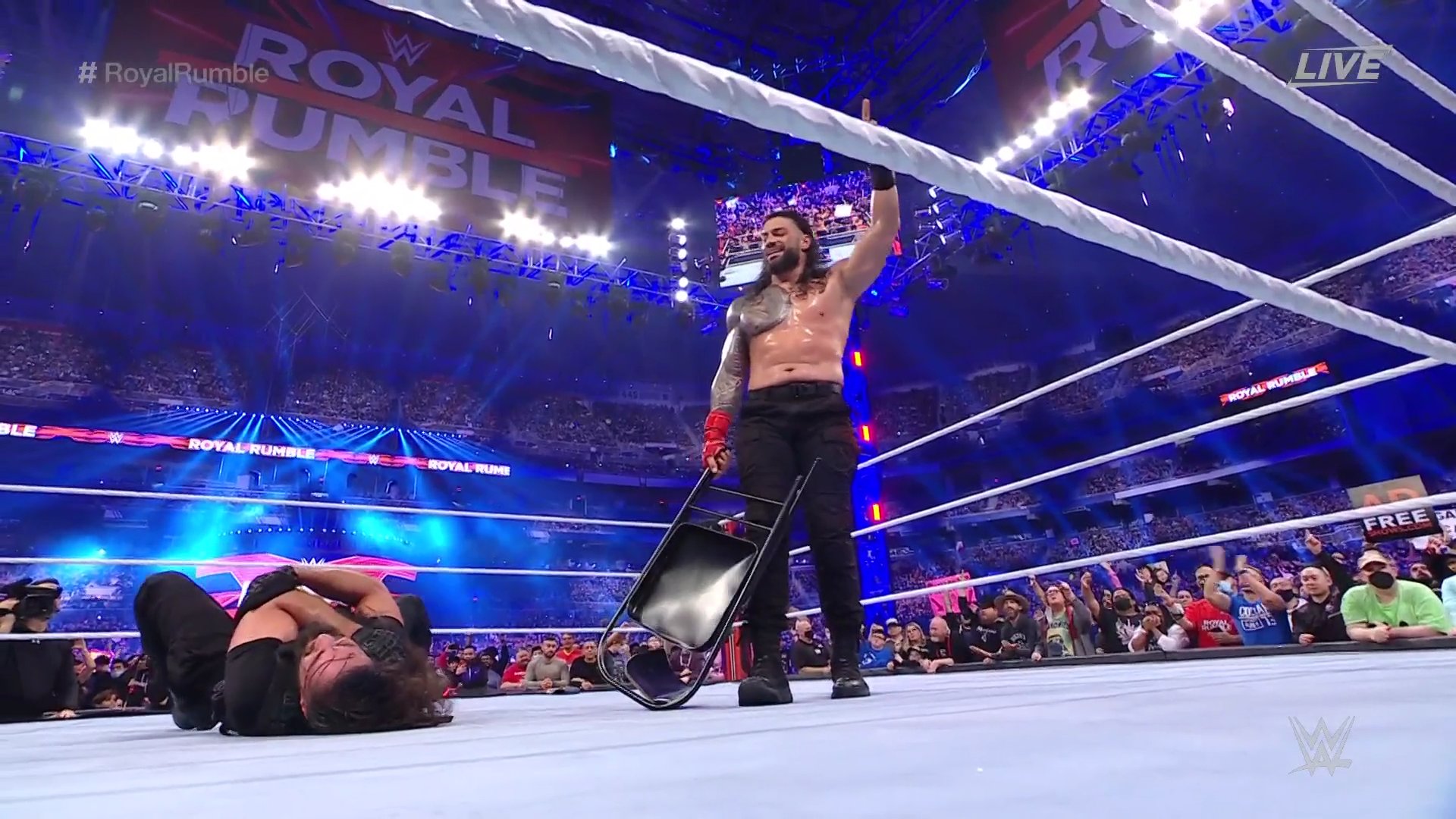 Roman Reigns & Seth Rollins Royal Rumble 2022. 